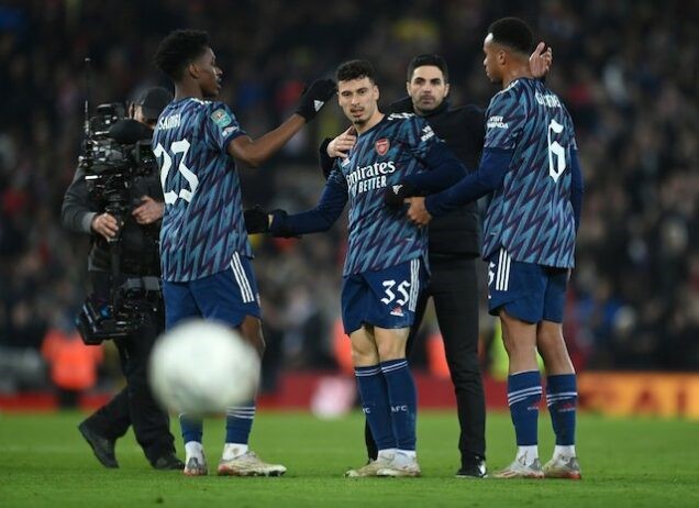 League Cup: 10-man Arsenal battle Liverpool to stalemate