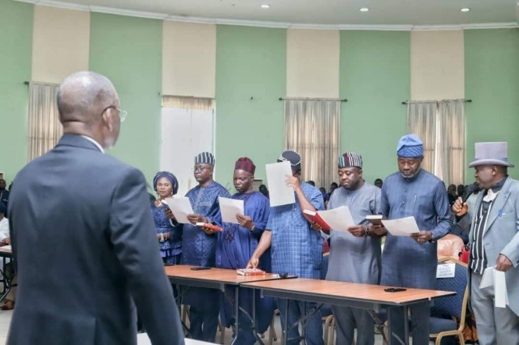 Ortom swears in eight commissioners, five special advisers