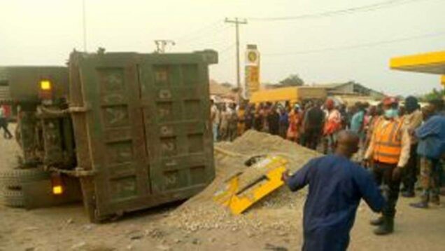 Driver loses life after truck falls on passenger bus in Ogun
