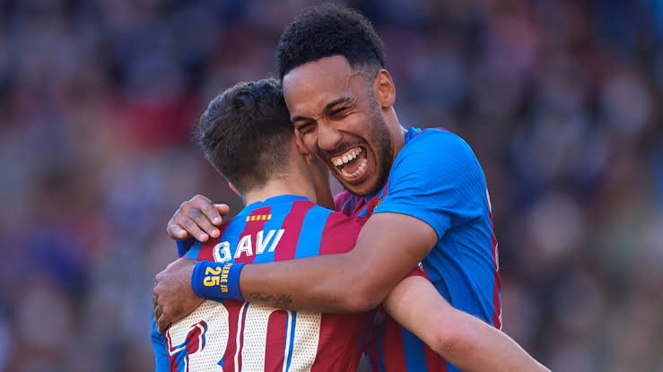 Aubameyang brace fires Barcelona past Valencia