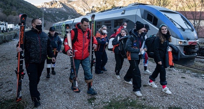 France to scrap COVID-19 test rule for vaccinated travellers