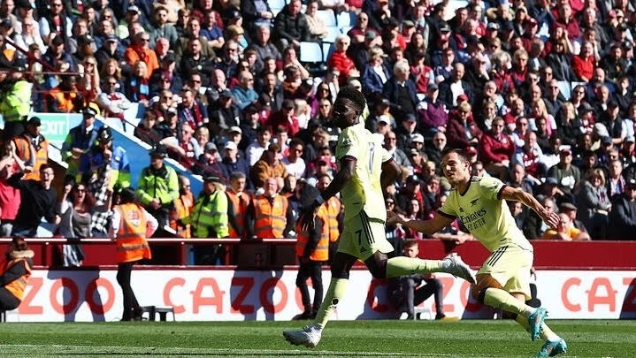 Saka sends Arsenal closer to Champions League return