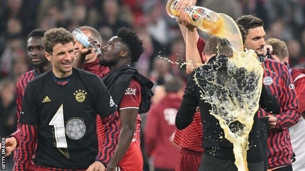 Bayern Munich seal 10th straight Bundesliga title