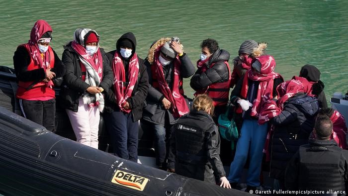 UK to send asylum seekers to Rwanda