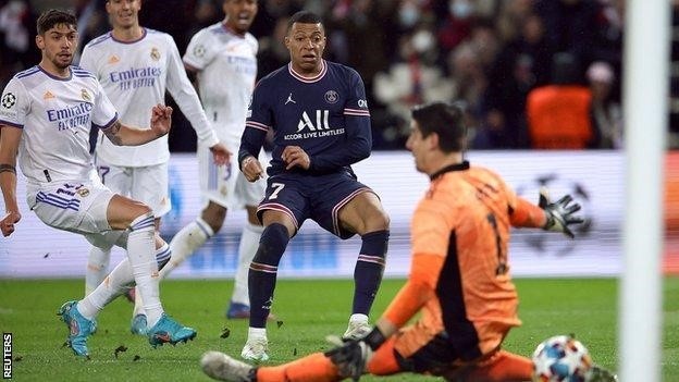 Mbappe signs new 3-year deal with PSG
