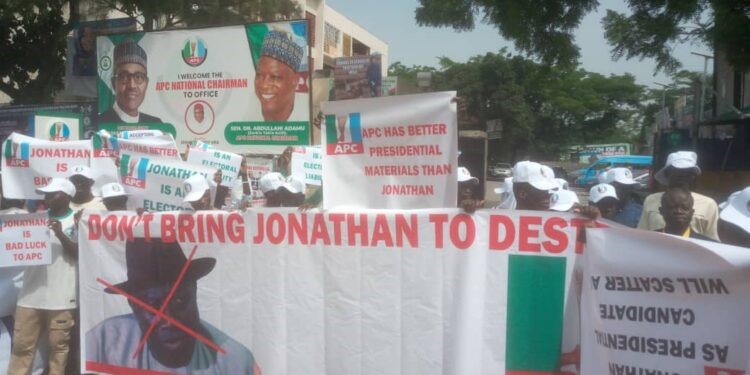 Protesters warn APC against imposing Jonathan as presidential candidate