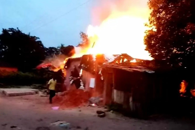 Gunmen set ablaze houses, shops in Imo