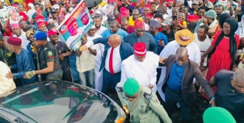 Hoodlums pelt Kwankwaso with missiles in Kogi