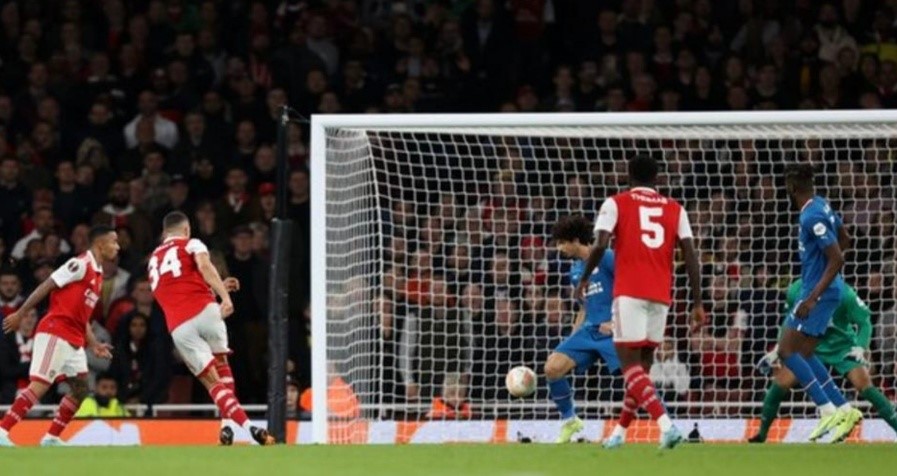 Europa League: Xhaka scores winner for Arsenal against PSV