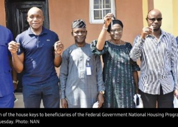 Tunisia ’94: Adepoju, Shorunmu, Finidi, others receive house keys from FG
