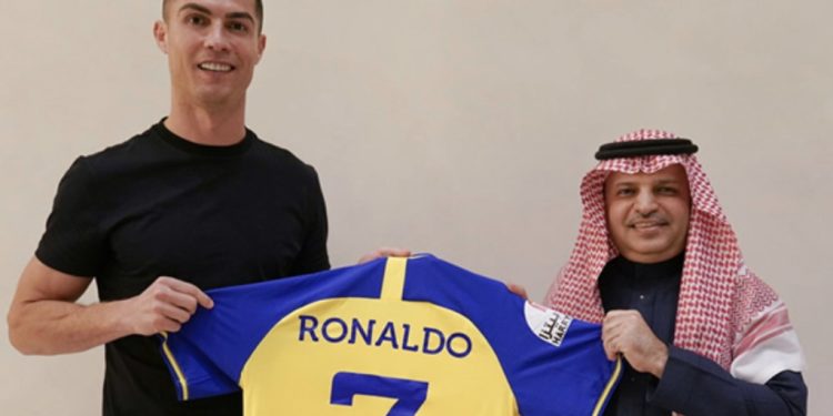 Ronaldo signs €200m Al Nassr deal