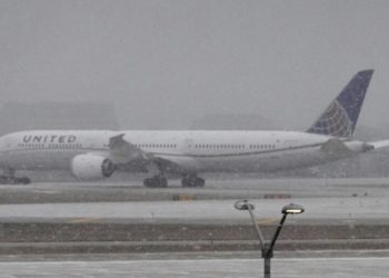 Winter storm hits United States, threatens to disrupt holiday travel plans