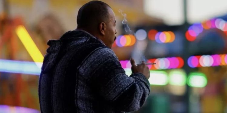 Mexico tightens ban on smoking in public places