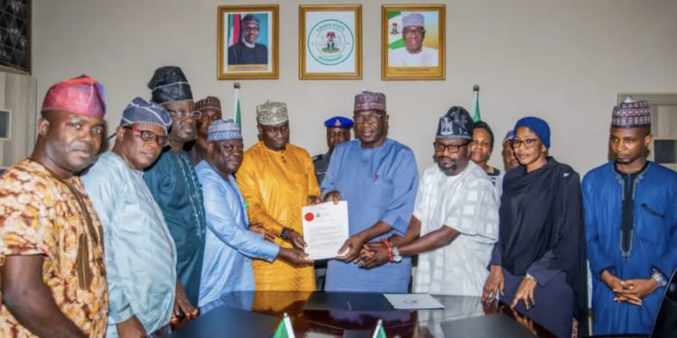 Kwara governor signs 2023 budget