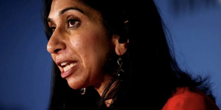 UK moves to cut foreign students’ stay after graduation