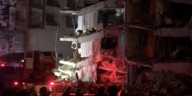 Powerful 7.8 earthquake strikes Turkey, Syria, kills hundreds