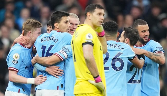Man City see off Villa to close gap on Arsenal