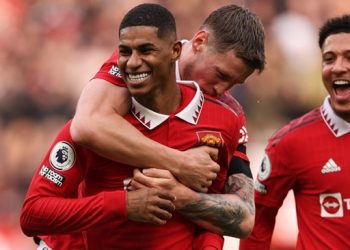 Rashford shines as Man Utd rout Leicester