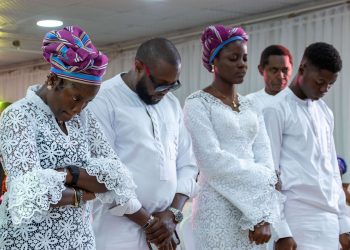 R-L: The Managing Editor, The Eagle Online, Dotun Oladipo; Columnist and daughter of the deceased, Oluwayemisi Raji (Tiwa Says); son of deceased, Olaniyi Uthman; Kemi, wife of Editor, Ovation magazine, Mike Effiong; and Ayoola Ikhizama, at the burial of Florence Titilayo Uthman on March 9, 2023 in Lagos
