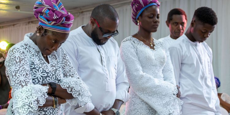 R-L: The Managing Editor, The Eagle Online, Dotun Oladipo; Columnist and daughter of the deceased, Oluwayemisi Raji (Tiwa Says); son of deceased, Olaniyi Uthman; Kemi, wife of Editor, Ovation magazine, Mike Effiong; and Ayoola Ikhizama, at the burial of Florence Titilayo Uthman on March 9, 2023 in Lagos