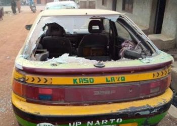 Ilorin youths clash, destroy 25 cars over girlfriend in JSS class