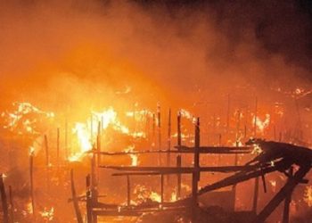 Fire razes shanties at Alaba Market