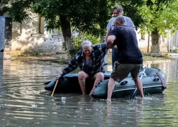 Ukraine dam: UN warns of ‘grave consequences’ as thousands flee homes