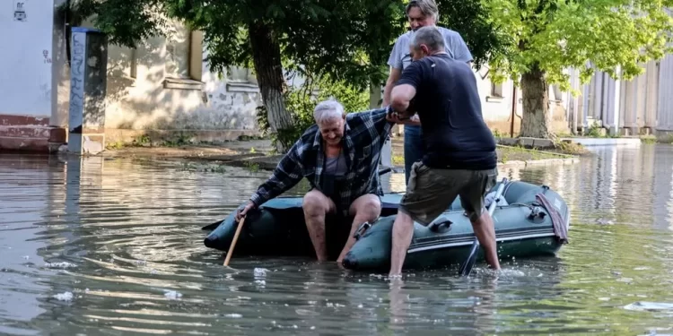 Ukraine dam: UN warns of ‘grave consequences’ as thousands flee homes
