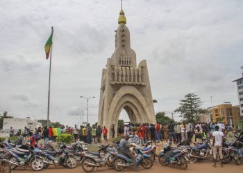 Mali drops French as official language