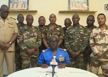 Nigèrièn army backs military coup
