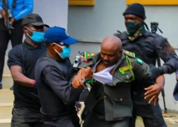 How DSS operatives beat up prisons official in scuffle for Emefiele’s custody