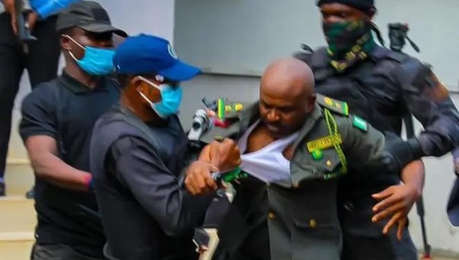 How DSS operatives beat up prisons official in scuffle for Emefiele’s custody