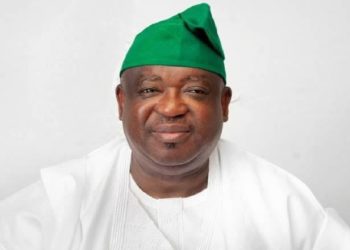 Plateau governor swears in new commissioners Friday