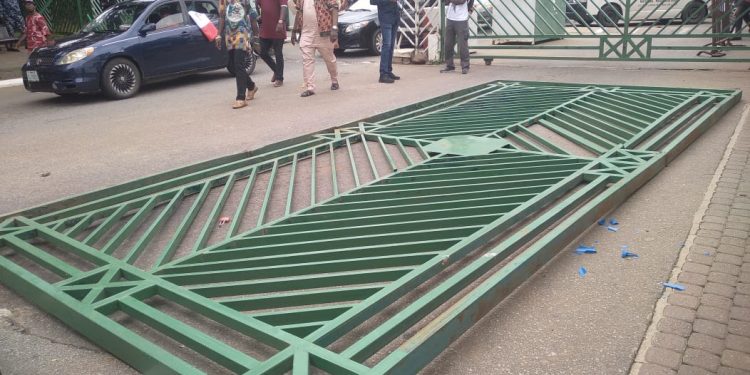 #SubsidyProtests: Protesters pull down National Assembly gate