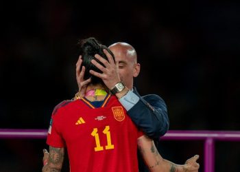 Kiss saga: Spanish football federation asks President Rubiales to resign