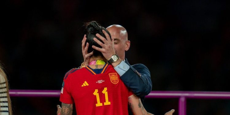 Kiss saga: Spanish football federation asks President Rubiales to resign