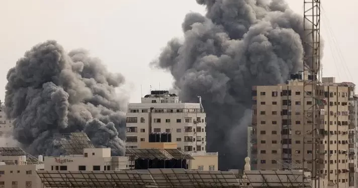 Hamas threatens to kill hostages over Israeli strikes