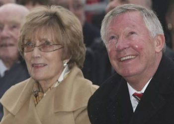 Sir Alex Ferguson’s wife dies at 84