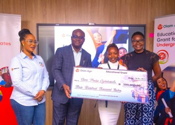 Olam Agri presents educational grants to Nigerian students
