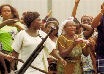 Protesting Plateau women burn down traditional ruler’s house
