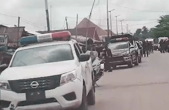 Okuama: Soldiers bar journalists as Delta governor visits troubled community