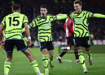 Arsenal beat Sheff Utd 6-0 to set record-scoring streak