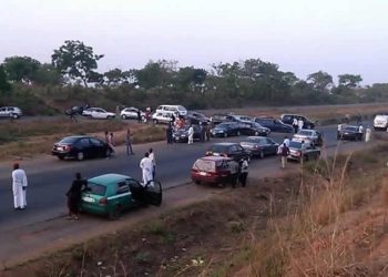 Residents barricade Kaduna-Abuja highway over kidnapping