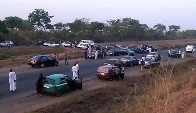 Residents barricade Kaduna-Abuja highway over kidnapping