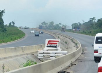 Commuters lament as ‘One chance’ robbers invade Lagos-Ibadan Expressway