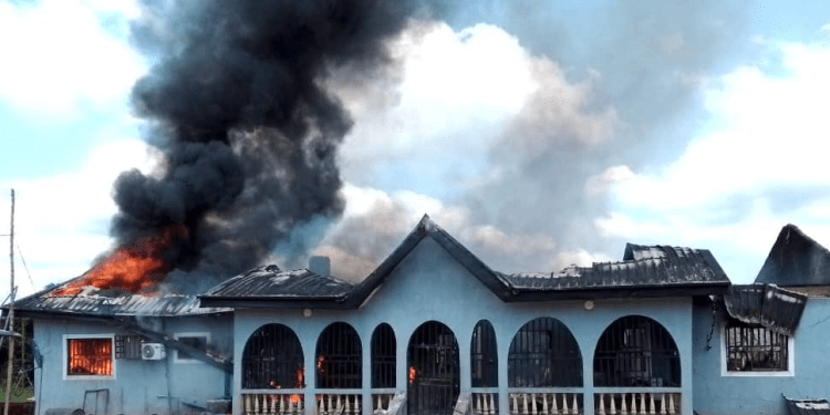 Residents killed as angry soldiers from Delta burn down houses in Bayelsa