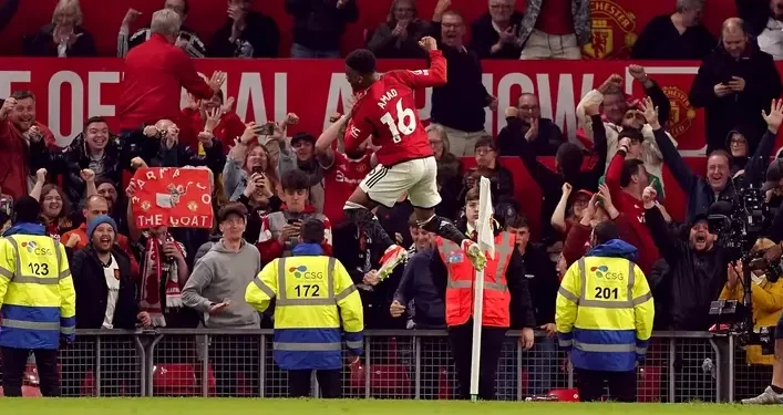 Man Utd keep alive European hopes with win over Newcastle