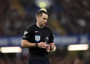 Referee to wear head camera in Palace vs Man Utd game