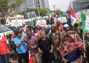 Tariff hike: Electricity workers lock out minister, issue 14-day ultimatum