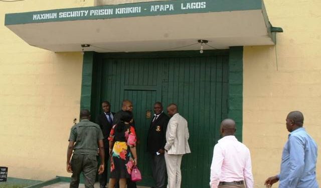 Immigration officer to spend 7 years in jail for passport fraud